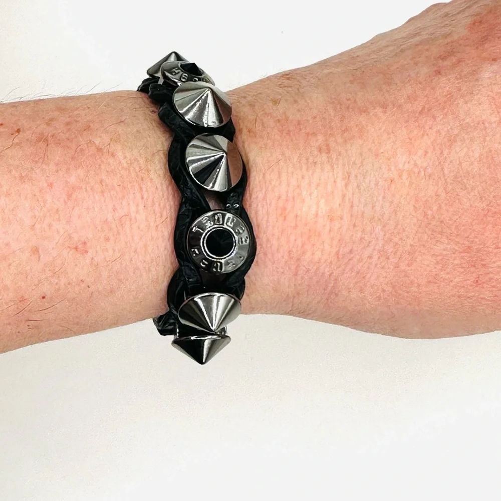 🤎 HENRI BENDEL Vintage Studs & Logo Leather Bracelet.
Black & Silver - Picture 7 of 16